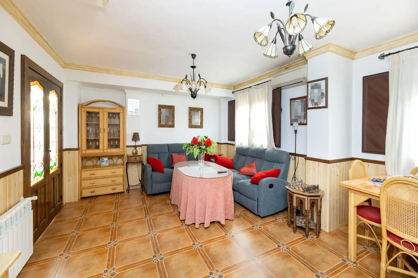 Sala d'estar de Casa adosada en venda en Peligros amb Aire condicionat, Jardí privat i Terrassa