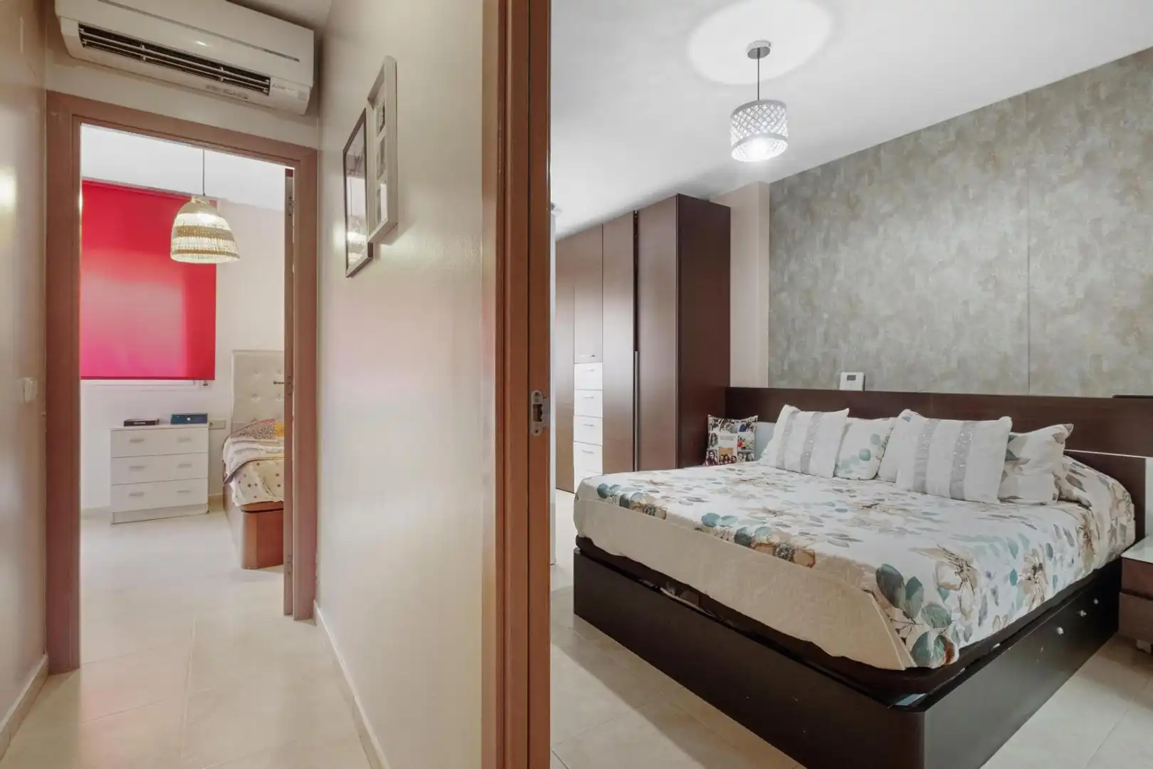 Bedroom of Apartments for sale in Girona