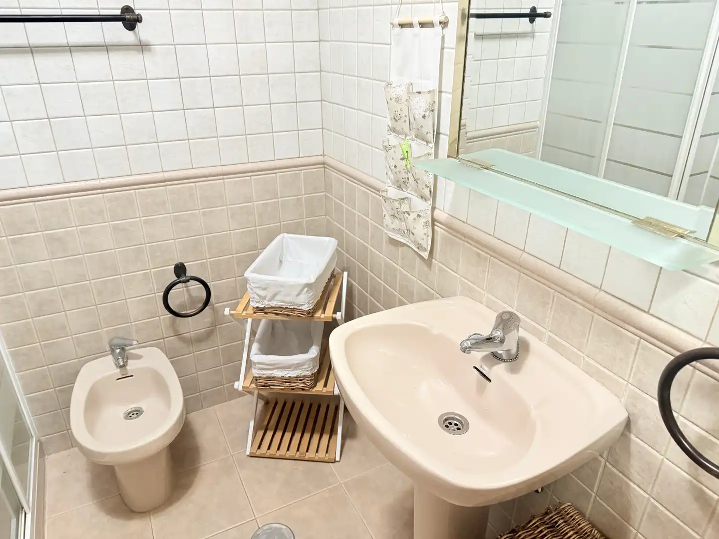 Bathroom of Flat for rent in Villaquilambre  with Heating, Furnished and Oven