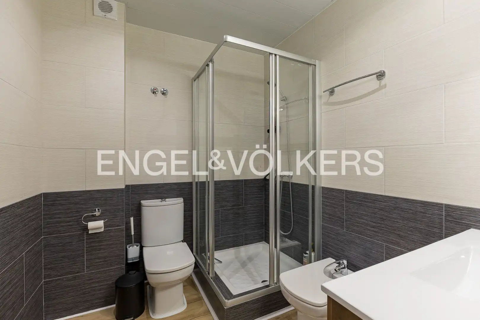 Baño de Casa o chalet en venta en Vilanova i la Geltrú con Aire acondicionado, Calefacción y Terraza