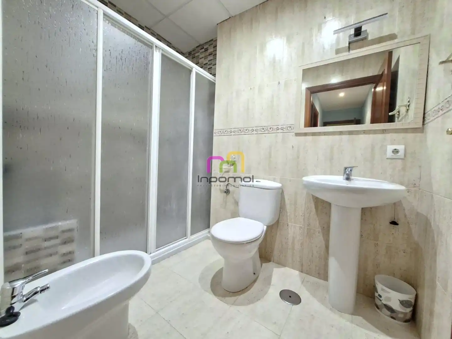 Bany de Apartament en venda en Badajoz amb Aire condicionat