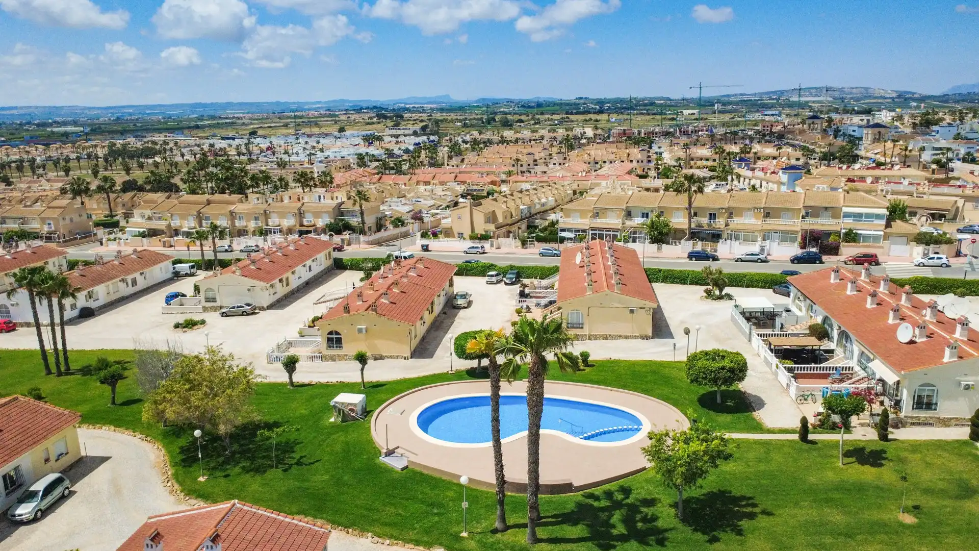 Vista exterior de Casa o chalet en venta en Rojales con Aire acondicionado, Terraza y Piscina