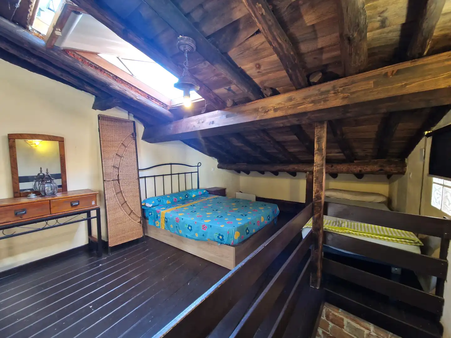 Dormitori de Finca rústica en venda en El Hornillo  amb Aire condicionat, Calefacció i Moblat