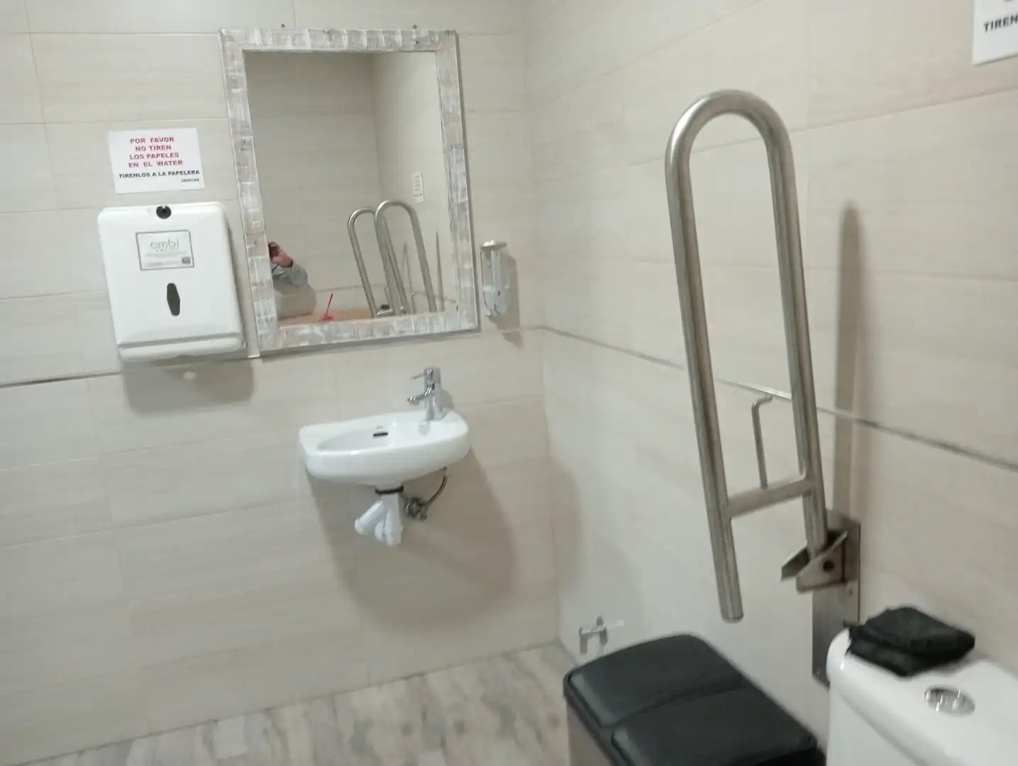 Bany de Local de lloguer en Málaga amb Moblat