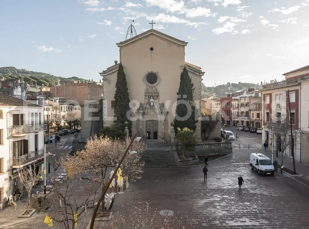Vista exterior de Casa adosada en venda en La Garriga amb Calefacció, Jardí privat i Parquet