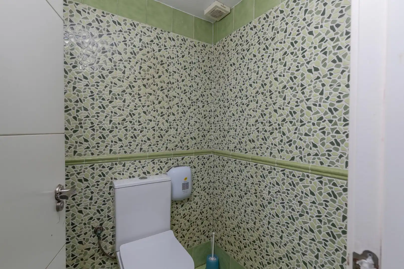 Bathroom of Commercial properties for sale in Granada  with Air Conditioner and Furnished