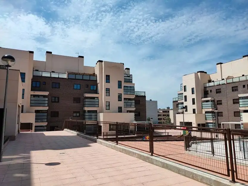 Vista exterior de Planta baja de alquiler en Colmenar Viejo con Calefacción, Jardín privado y Terraza