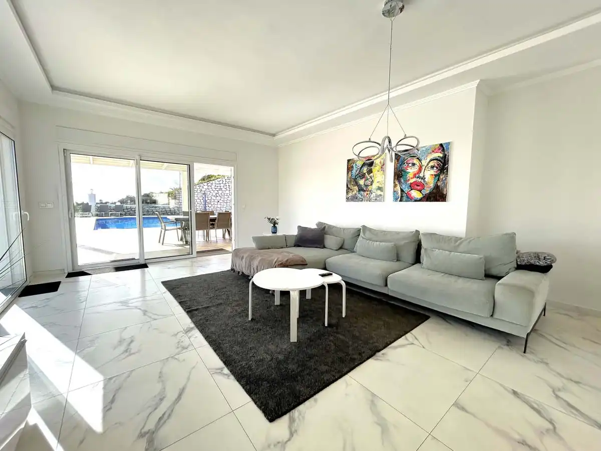 Chalet con piscina en venta en Las Lagunas, imagen 2