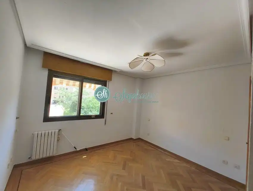 Habitación de Piso de alquiler en Segovia con Calefacción y Parquet