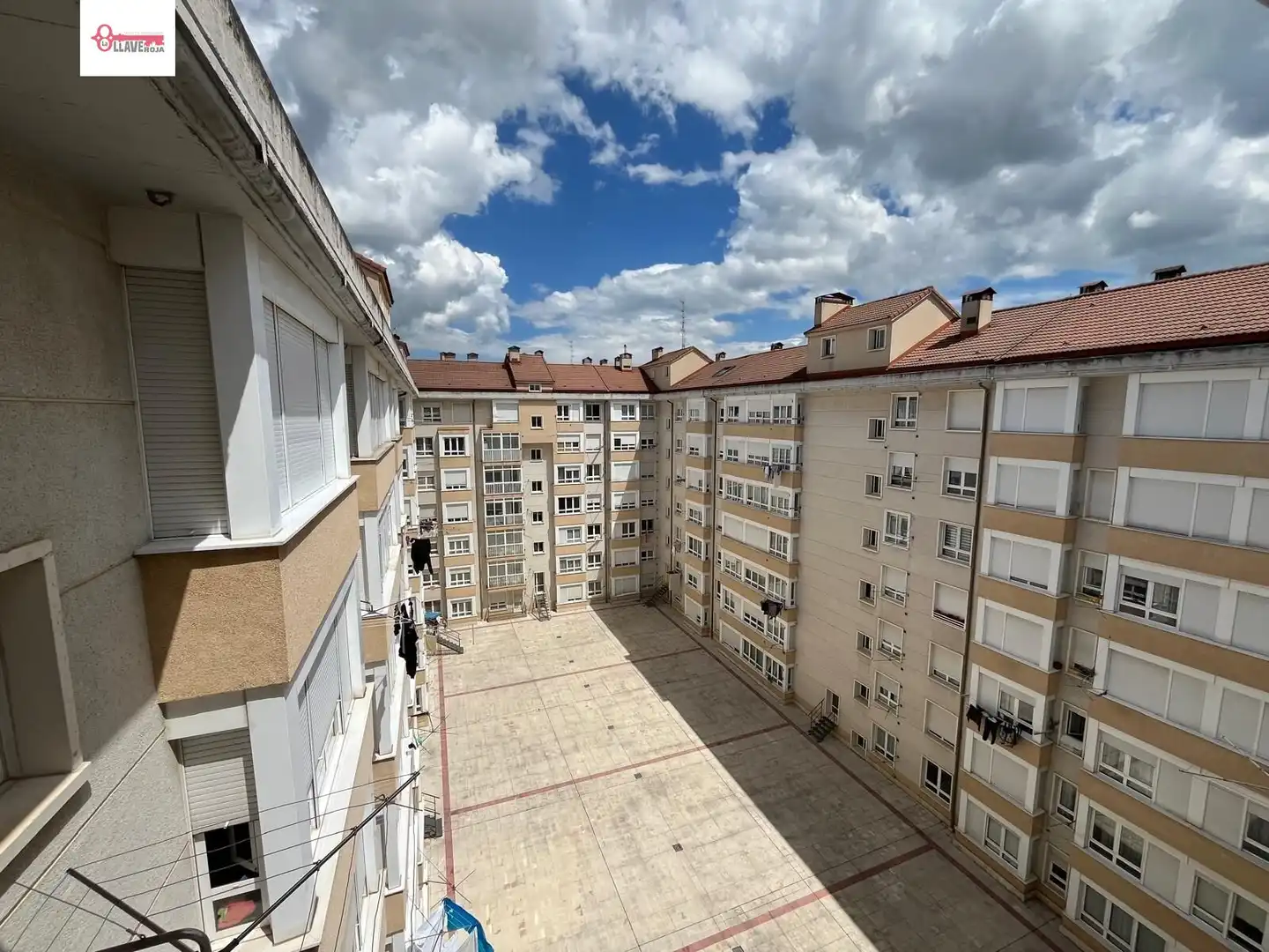Parking de Ático en venta en Burgos con Calefacción, Parquet y Terraza