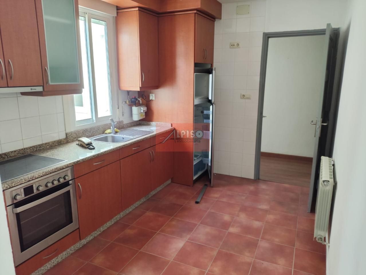 Cuina de Pis en venda en Ourense Capital  amb Calefacció, Traster i Balcó