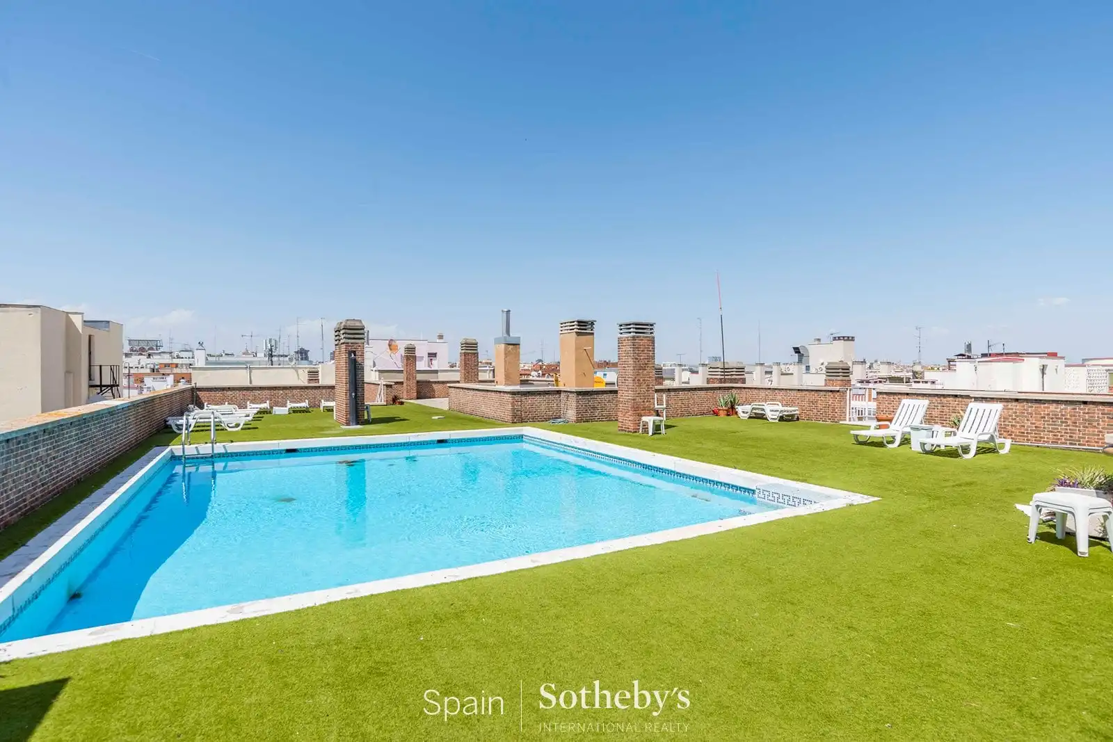 Swimming pool of Apartments for rent in Madrid  with Air Conditioner, Heating and Terrace