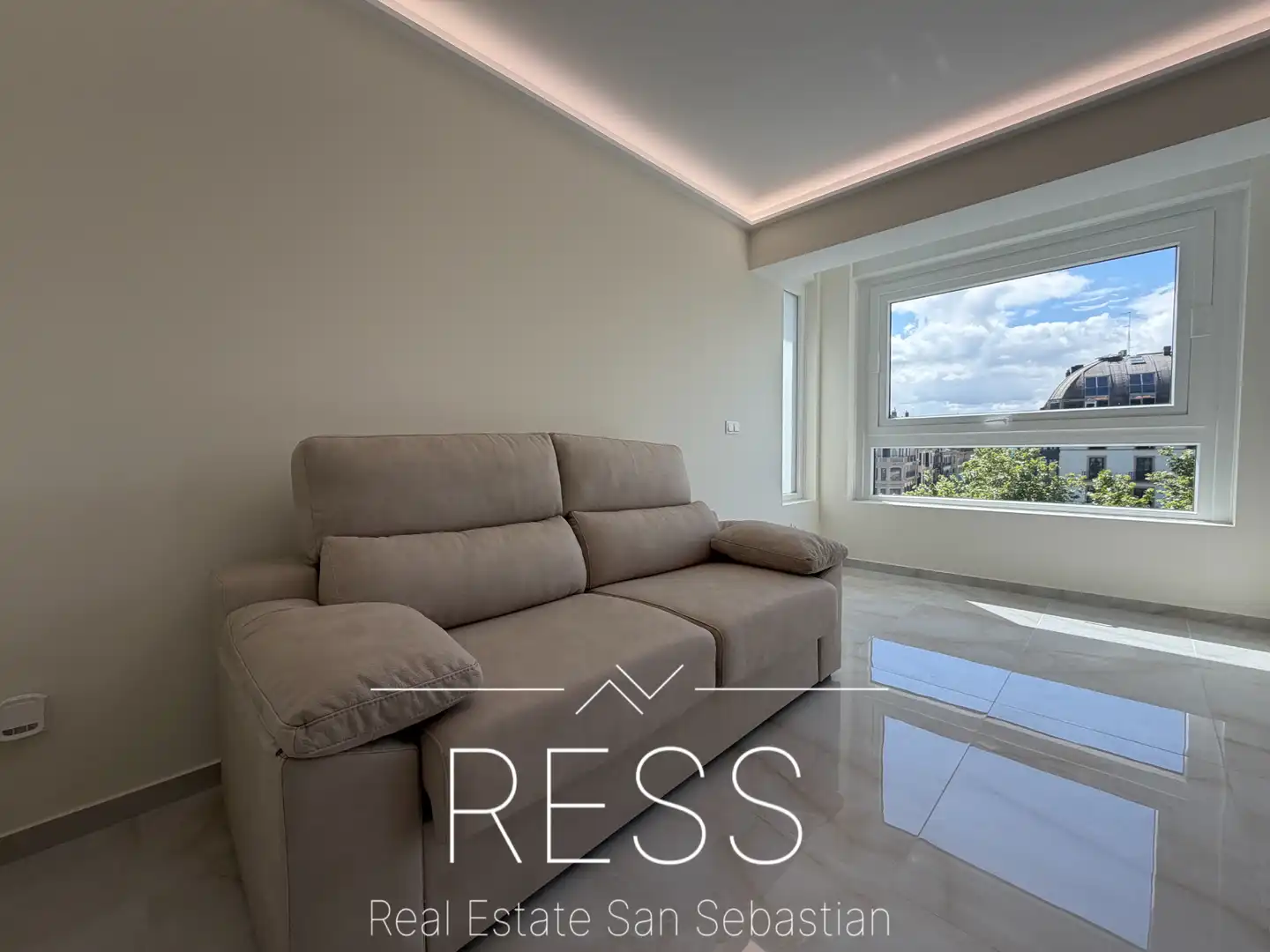 Sala de estar de Piso en venta en Donostia - San Sebastián  con Aire acondicionado, Calefacción y Amueblado