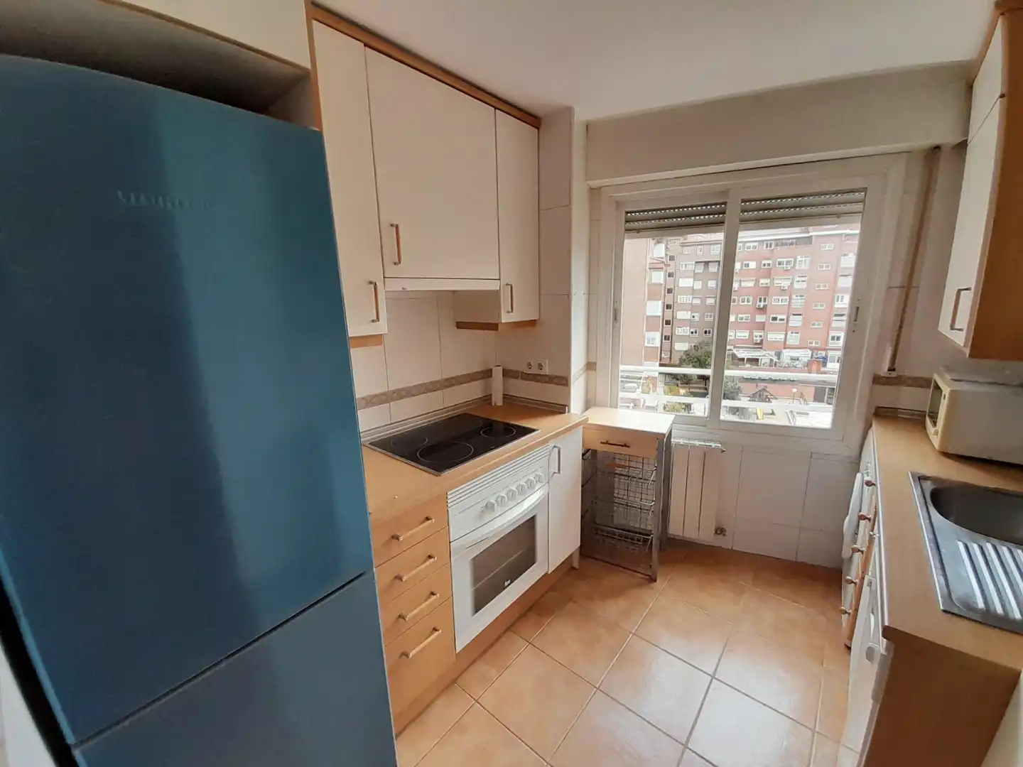 Kitchen of Flat for rent in Madrid  with Air Conditioner, Heating and Storage room
