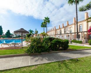 Vista exterior de Casa adosada en venda en Mijas amb Aire condicionat, Terrassa i Piscina