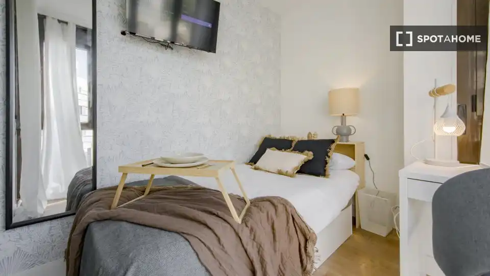 Bedroom of Flat for rent in Madrid  with Air Conditioner, Heating and Furnished
