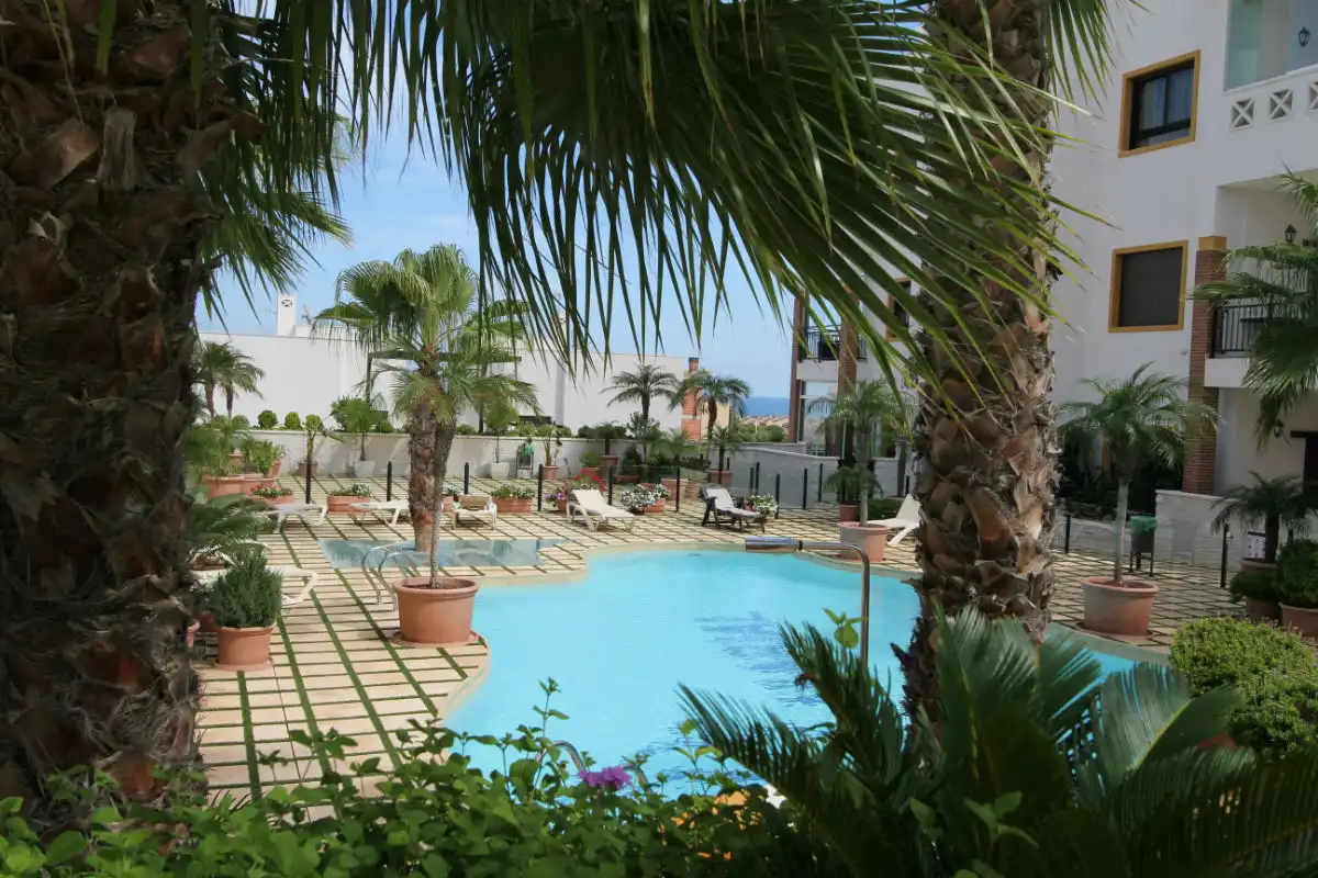 Schwimmbecken von Wohnungen zum Verkauf in Guardamar del Segura mit Klimaanlage, Heizung und Terrasse