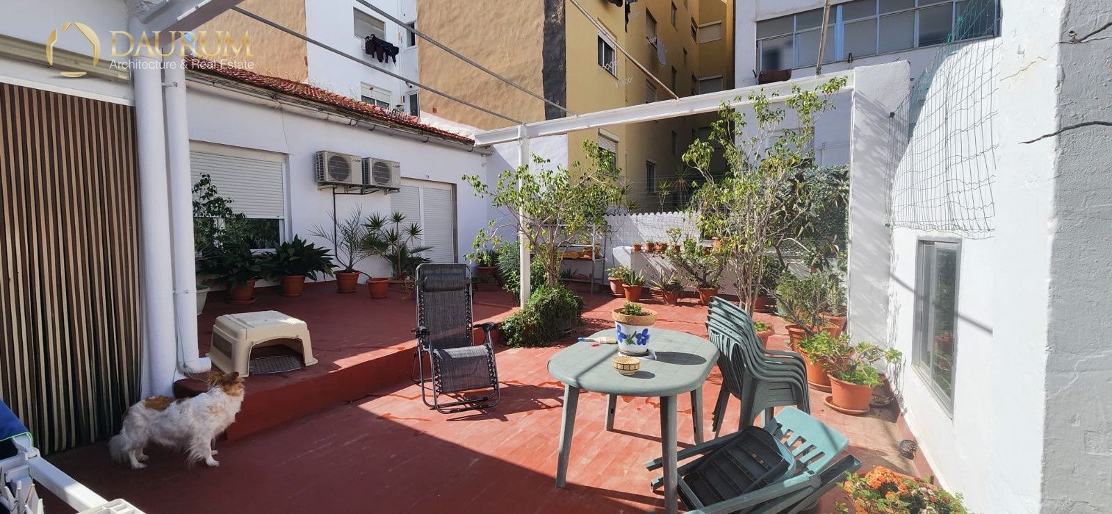 Terrasse von Einfamilien-Reihenhaus zum Verkauf in  Valencia Capital mit Klimaanlage, Terrasse und Abstellraum