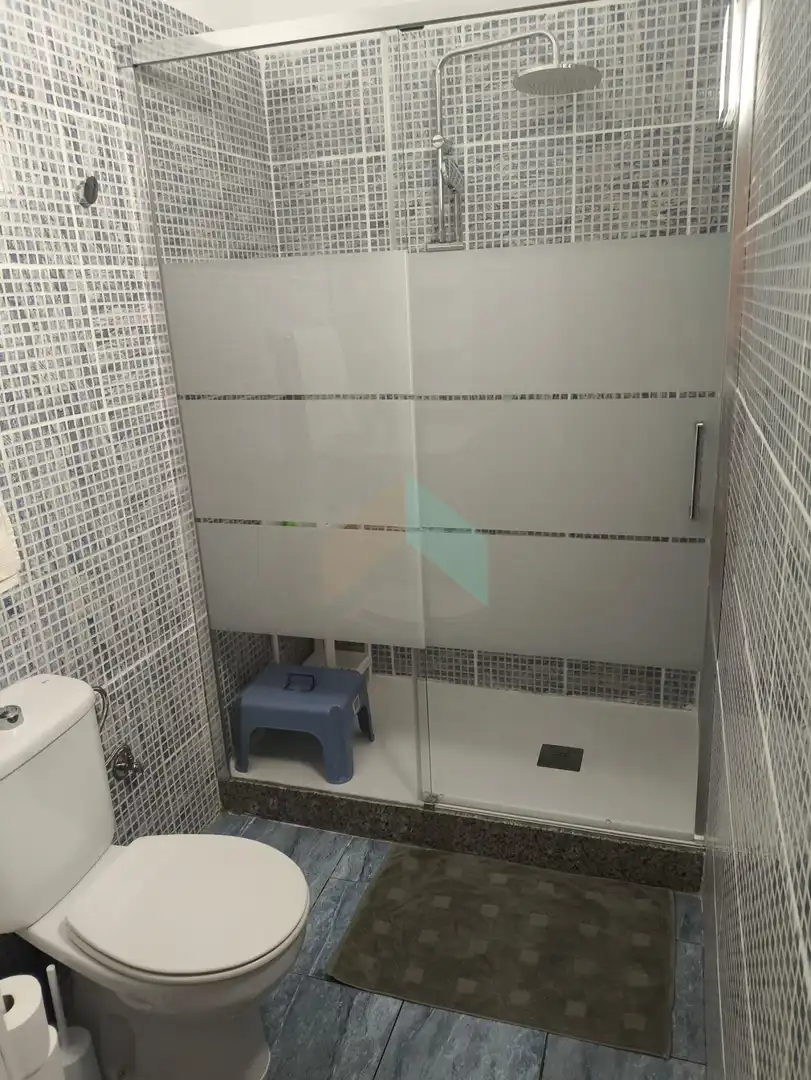 Badezimmer von Wohnungen zum Verkauf in Arona mit Möbliert