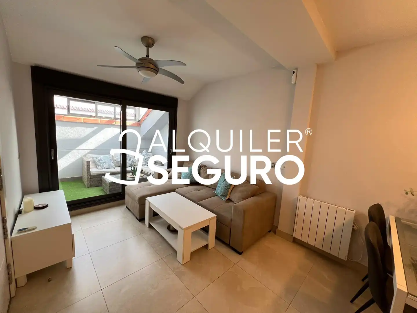 Sala d'estar de Àtic de lloguer en San Sebastián de los Reyes amb Aire condicionat, Calefacció i Terrassa