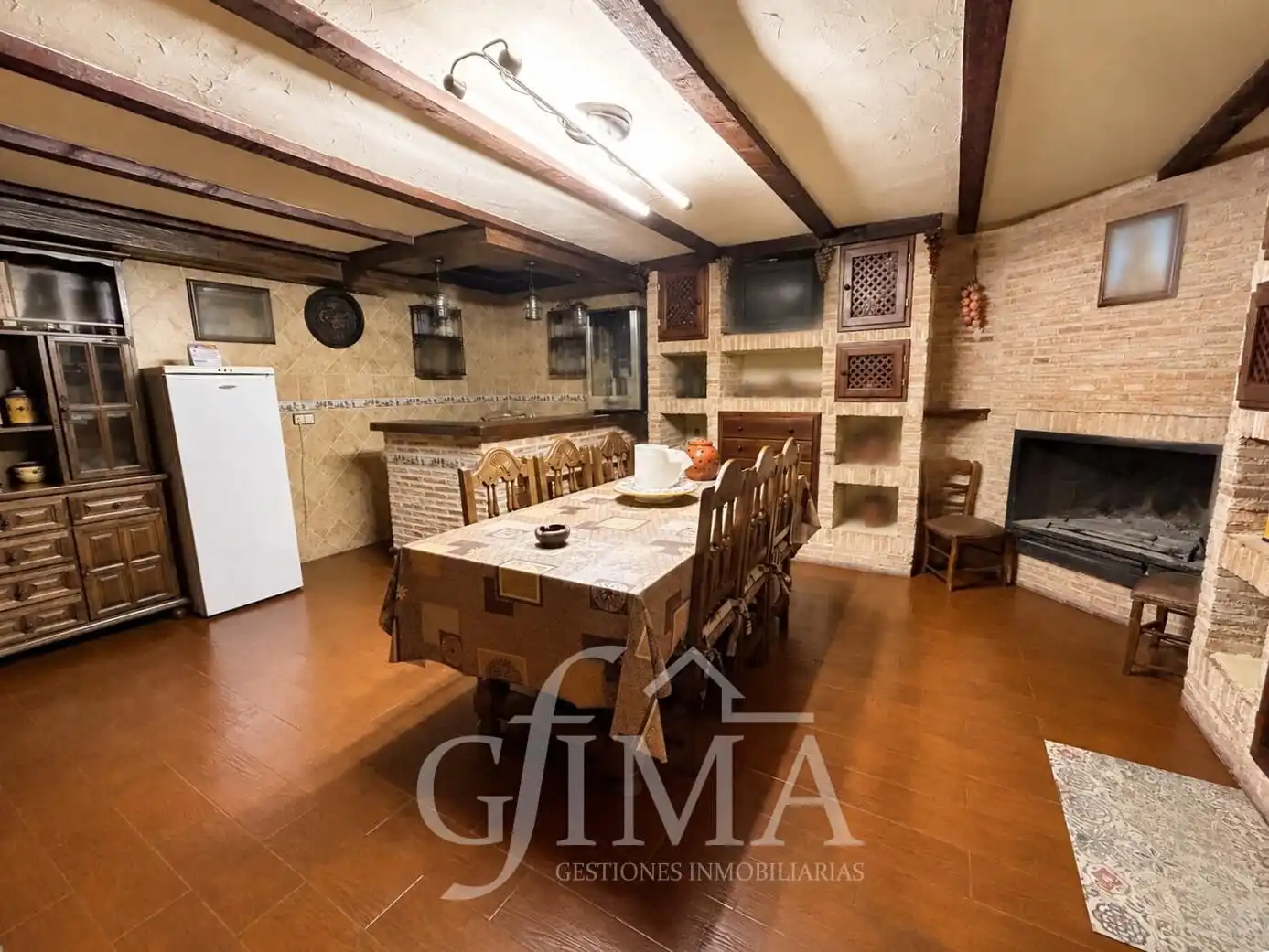 Casa adosada en venta en Tomelloso con Calefacción, Trastero y Amueblado