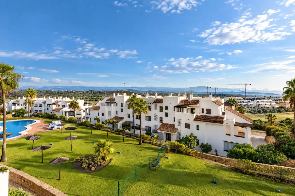 Apartment with pool to rent in La Alcaidesa, imagen 2