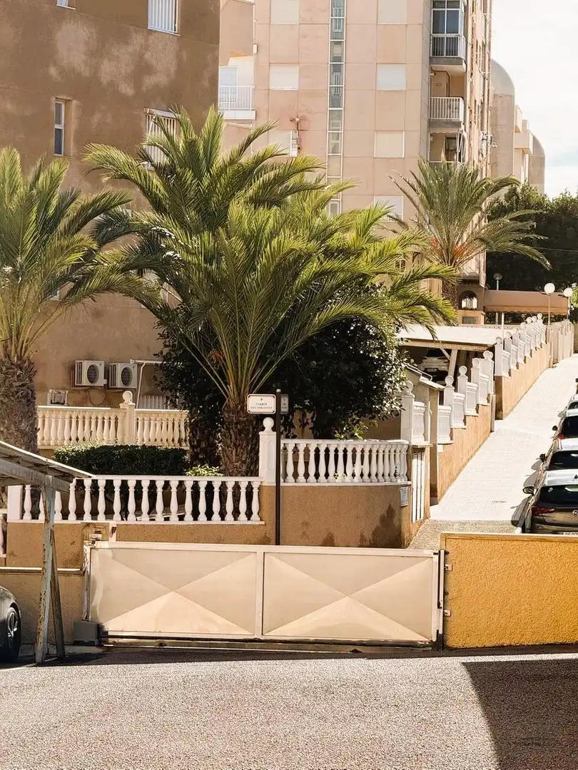 Vista exterior de Piso en venta en Los Arenales del Sol