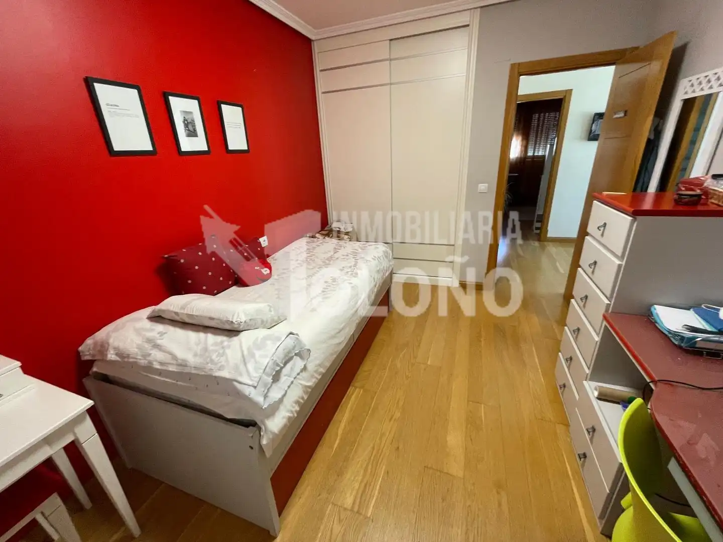 Dormitori de Casa adosada en venda en Alesanco amb Calefacció, Jardí privat i Parquet