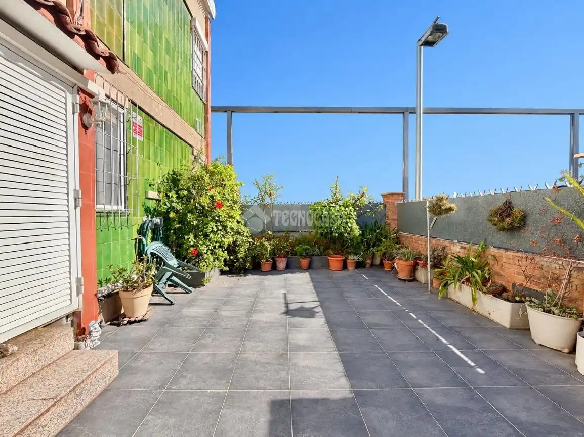 Casa aparellada en venda a Sant Martí, imagen 4