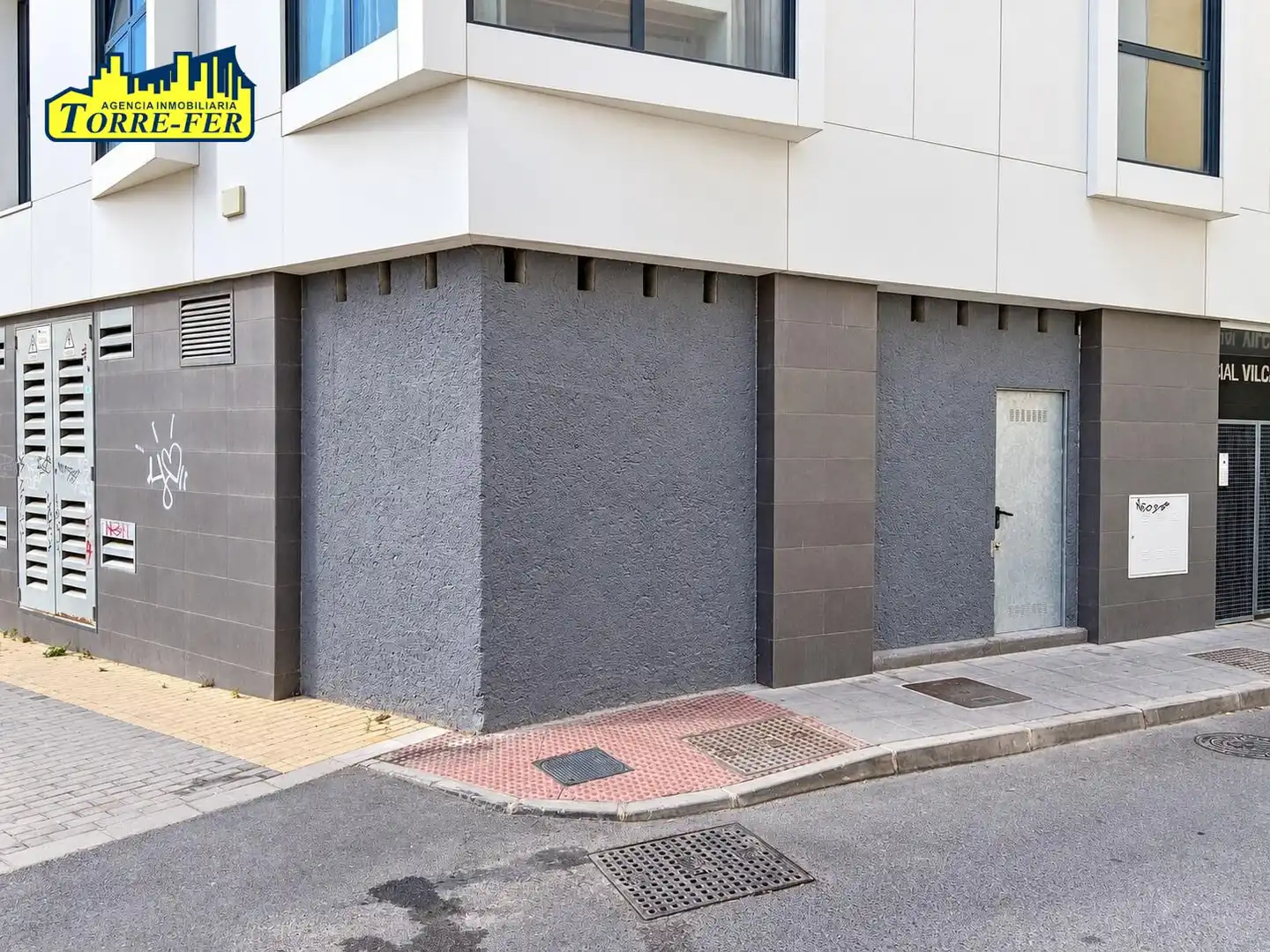 Vista exterior de Local en venda en Almería