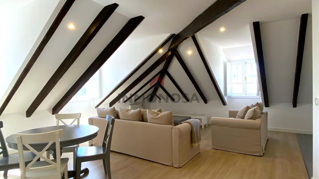 Sala d'estar de Àtic de lloguer en Ferrol amb Calefacció i Moblat
