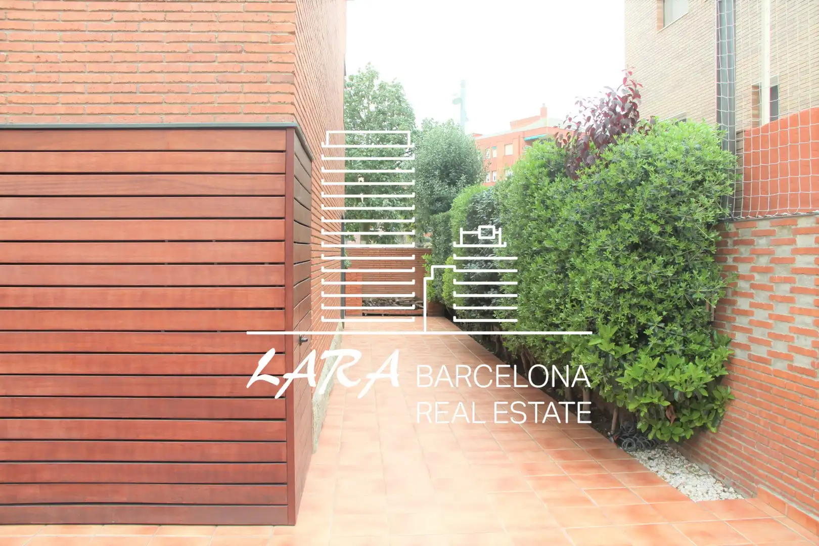 Vista exterior de Casa o chalet de alquiler con opción a compra en Viladecans con Aire acondicionado, Calefacción y Jardín privado