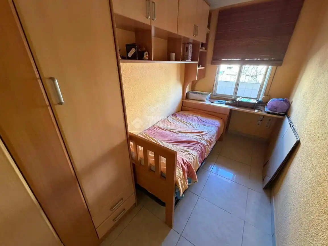 Flat for sale in Av. Reyes Católicos, Reyes Católicos