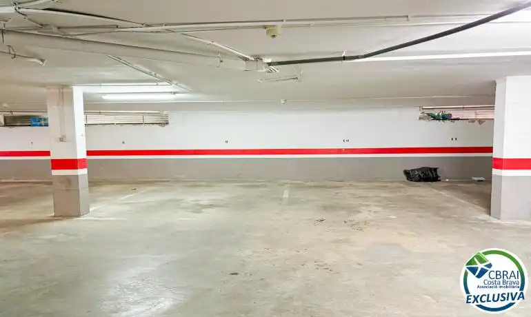 Parking de Dúplex en venta en Figueres con Terraza y Piscina comunitaria