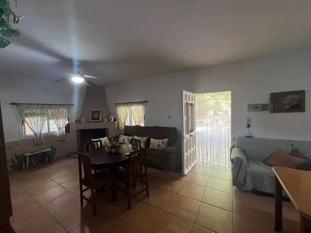 Sala d'estar de Finca rústica en venda en Lezuza amb Traster, Piscina i Moblat