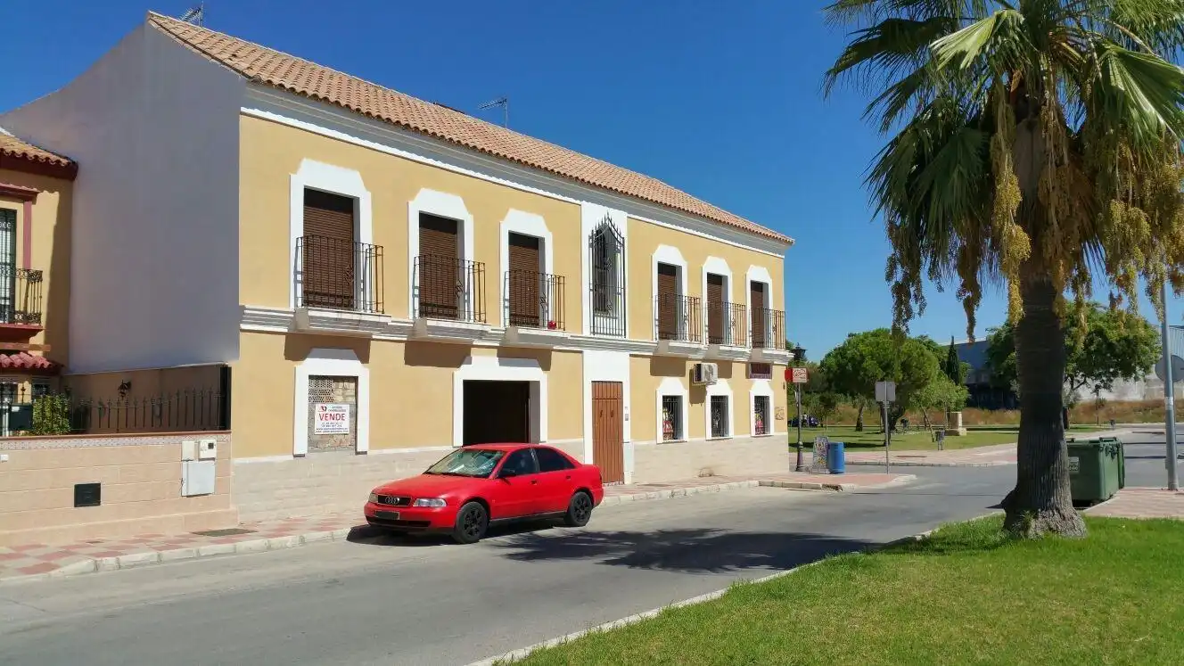 Vista exterior de Local en venta en Las Cabezas de San Juan