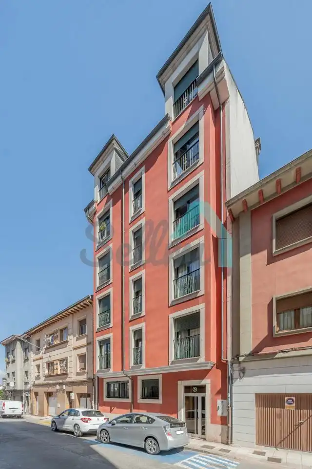 Vista exterior de Piso en venta en San Martín del Rey Aurelio con Calefacción, Parquet y Trastero