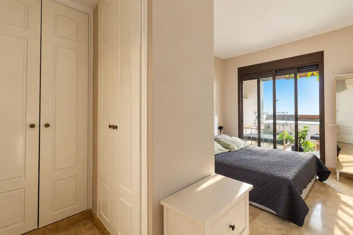 Apartment with pool to rent in La Alcaidesa, imagen 14