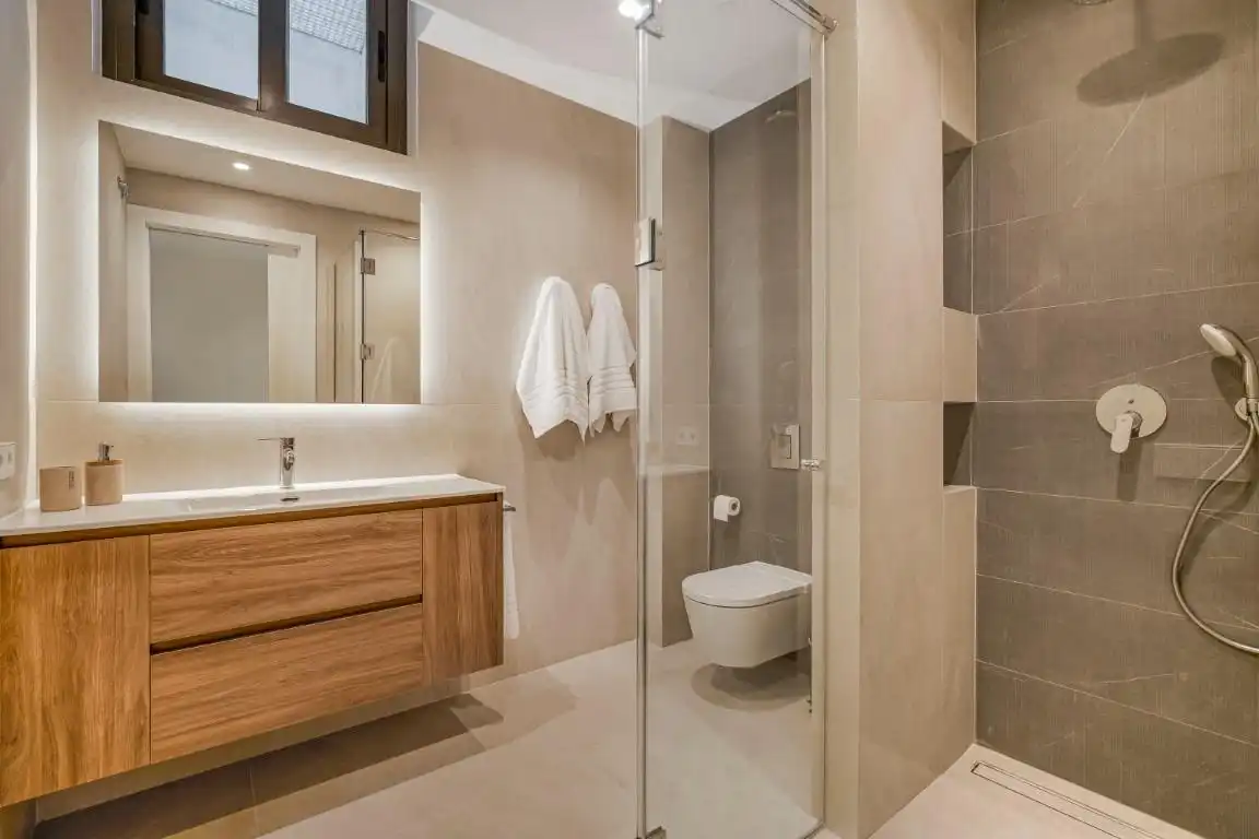 Bathroom of Houses for sale in Marbella  with Air Conditioner, Heating and Private garden