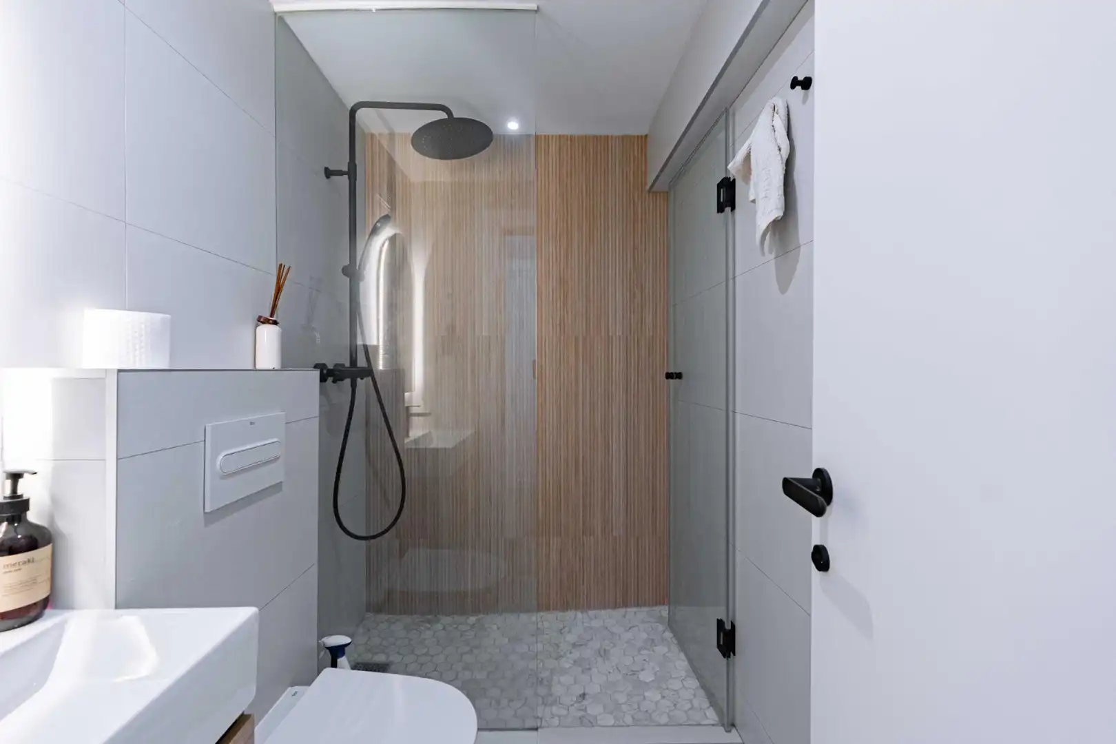 Badezimmer von Einfamilien-Reihenhaus zur Miete in Boadilla del Monte mit Klimaanlage, Heizung und Privatgarten
