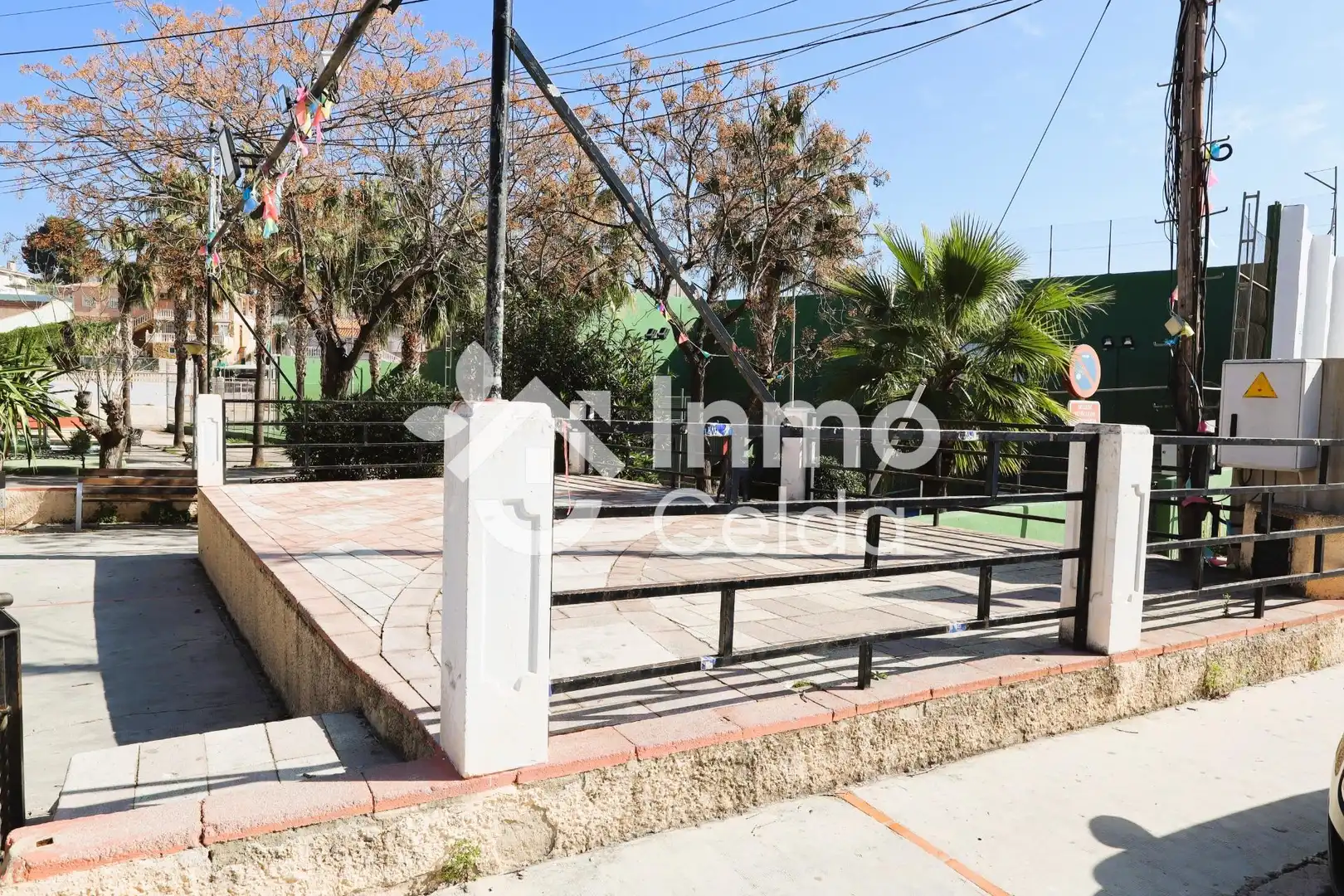 Vista exterior de Casa adosada en venta en Chiva con Aire acondicionado, Calefacción y Jardín privado