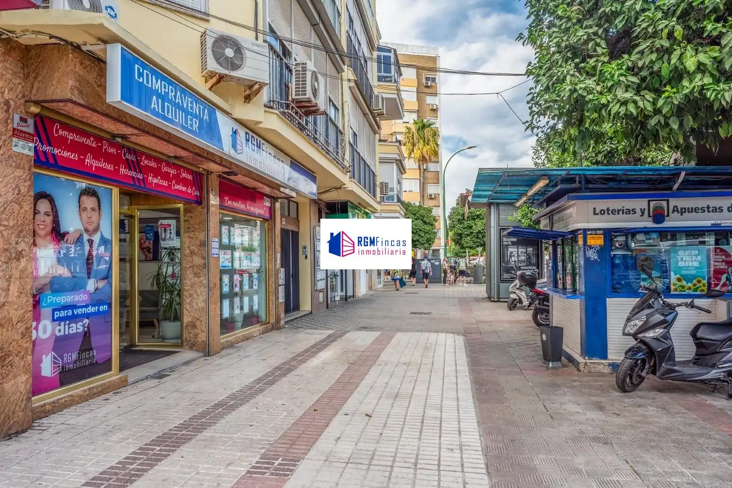 Exterior view of Flat for sale in Sevilla  with Air Conditioner and Storage room