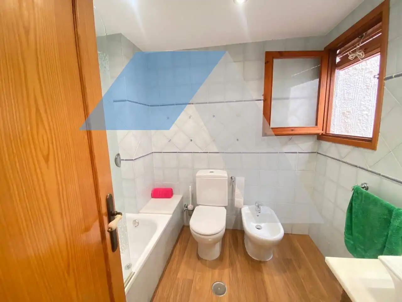 Badezimmer von Haus oder Chalet zum Verkauf in Santa Pola mit Klimaanlage, Heizung und Privatgarten