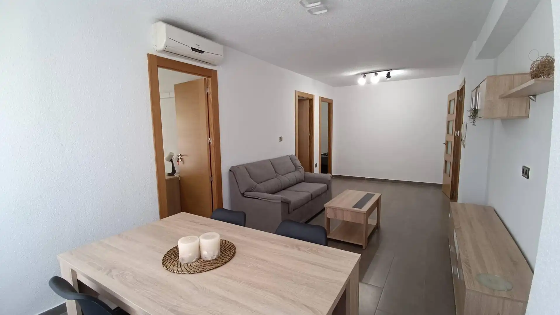 Sala de estar de Piso para compartir en Granada con Aire acondicionado, Terraza y Amueblado