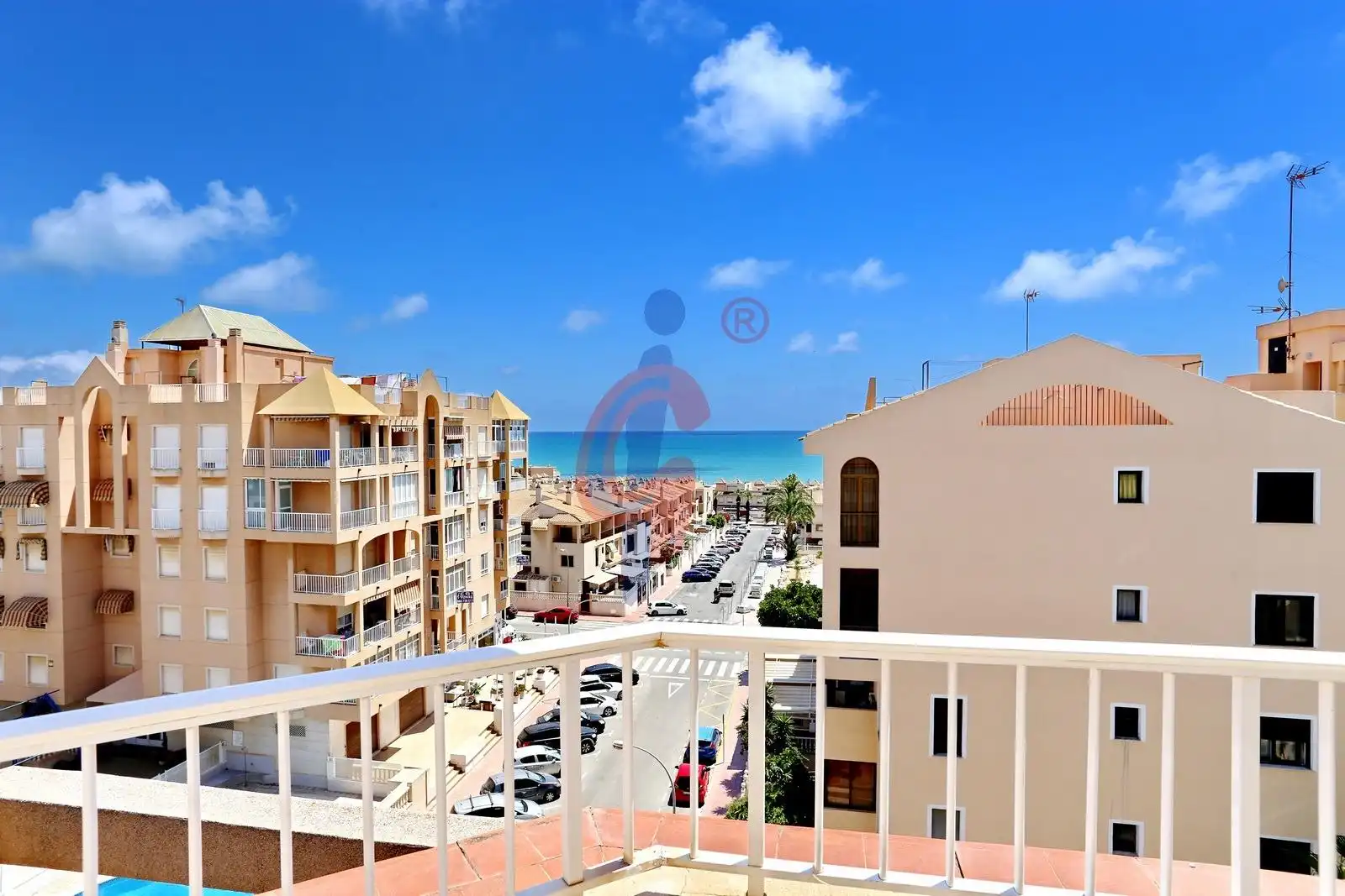 Außenansicht von Dachboden zum Verkauf in Guardamar del Segura mit Terrasse, Abstellraum und Möbliert