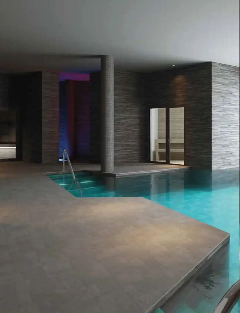 Swimming pool of Commercial properties for sale in Estepona