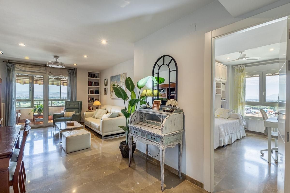 Living room of Flat for sale in  Granada Capital  with Air Conditioner, Heating and Private garden