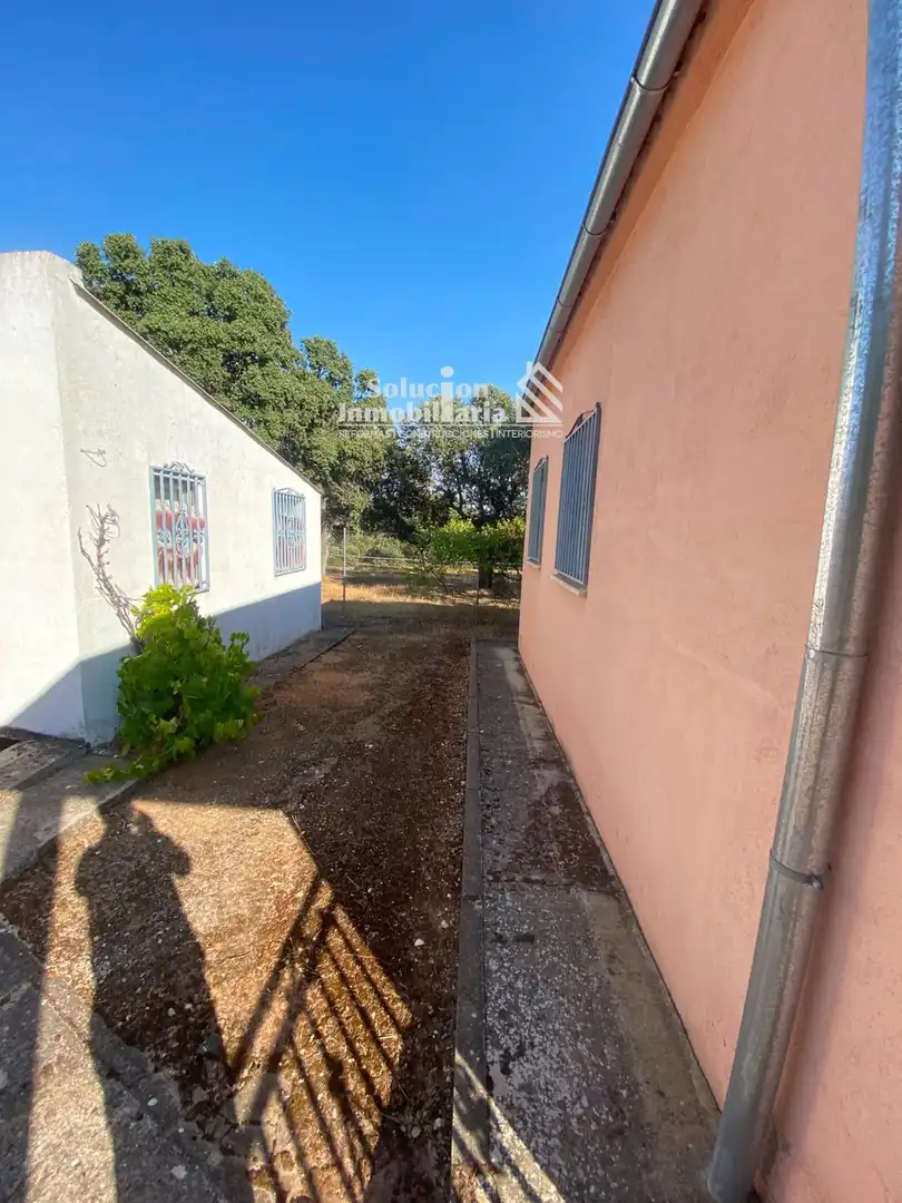 Vista exterior de Casa o xalet en venda en Calvarrasa de Arriba amb Traster i Moblat