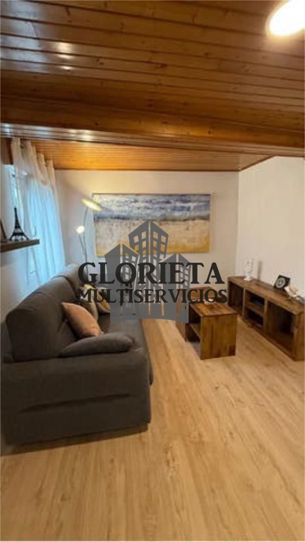 Living room of Flat for sale in Vigo   with Heating, Parquet flooring and Furnished