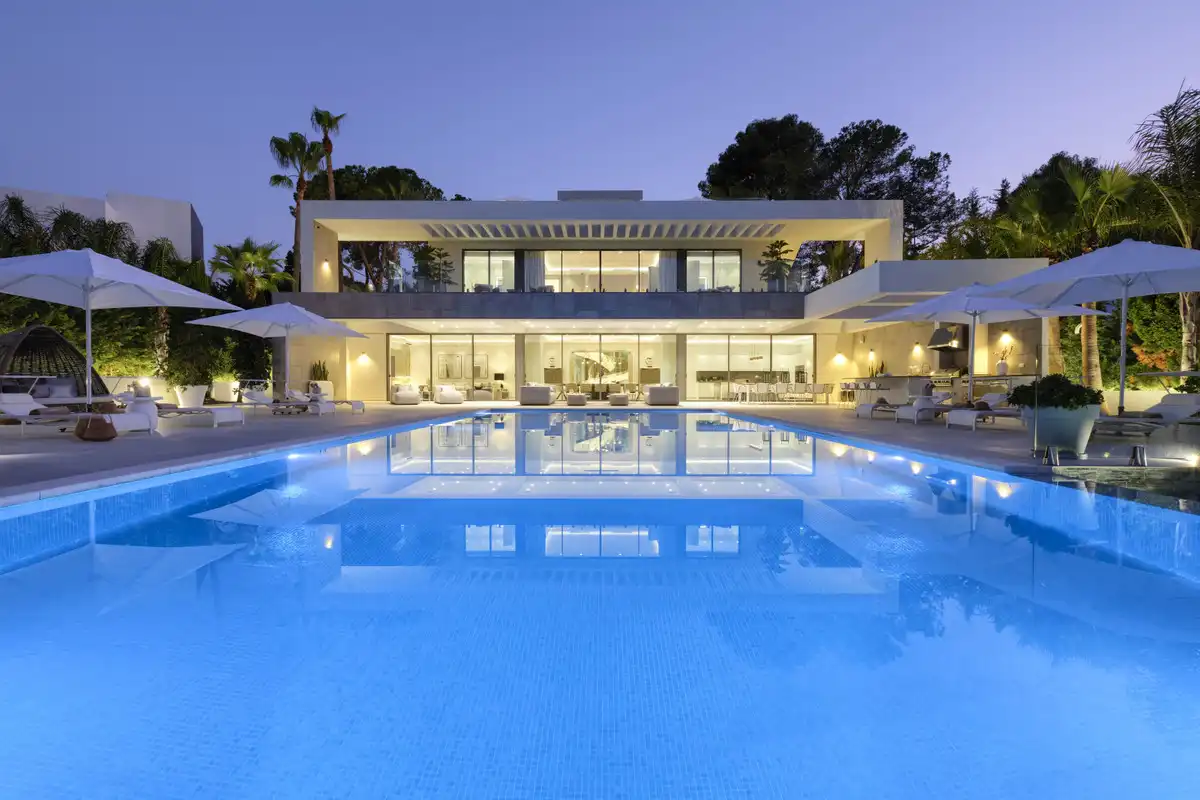 Casa amb piscina en venda a Nueva Andalucía